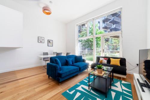 Amazing 3BDR Duplex wbalcony East London — 4-Star Luxury Hotel in London, United Kingdom