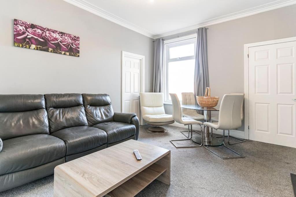Quiet & Cosy 3BedRoom Great Base in South Shields near Hospital and Port of Tyne Free Parking — 4-Star Luxury Hotel in South Shields, United Kingdom