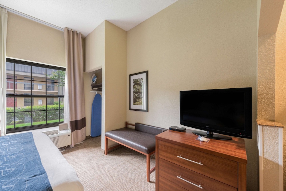 Comfort Suites Monroe - photo 22