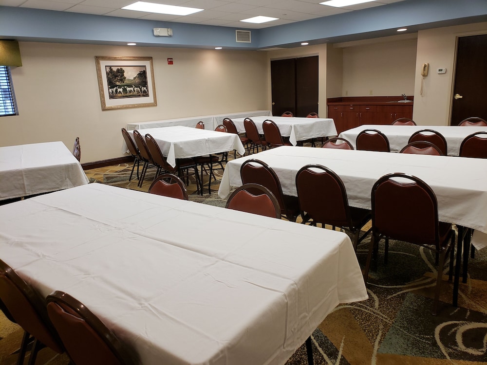 Hampton Inn & Suites Newtown - photo 144