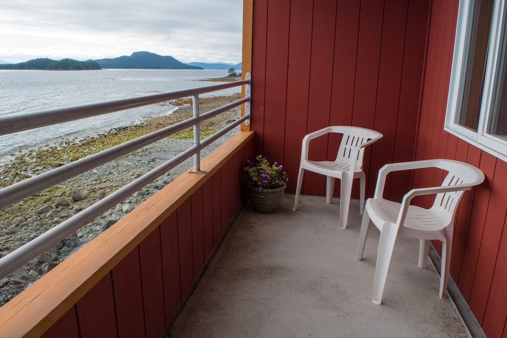 Cascade Creek Inn & Charters - photo 9