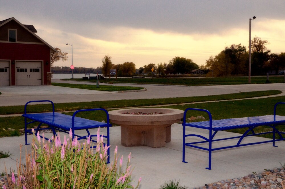 Cobblestone Inn and Suites Lake View - photo 20
