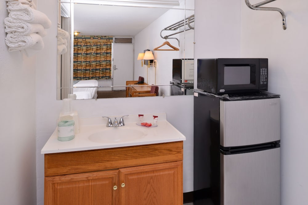 Red Carpet Inn Battleboro - photo 32