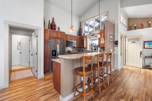 Alii Park Place N 202 — Kailua Kona