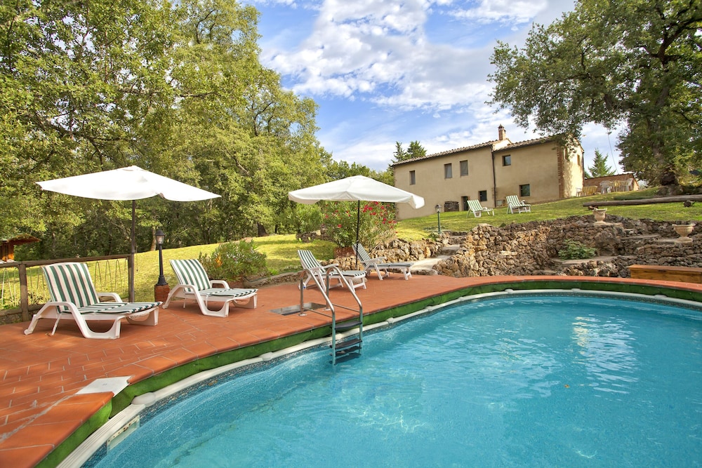 Villa Antico Podere Rota — 4-Star Luxury Hotel in Sovicille, Italy