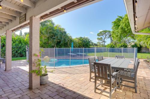 Pool Oasis and Fenced Yard Central Wellington Home — 4-Star Luxury Hotel in Wellington, United States