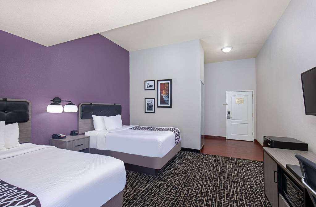 La Quinta Inn & Suites by Wyndham Bowling Green - photo 33