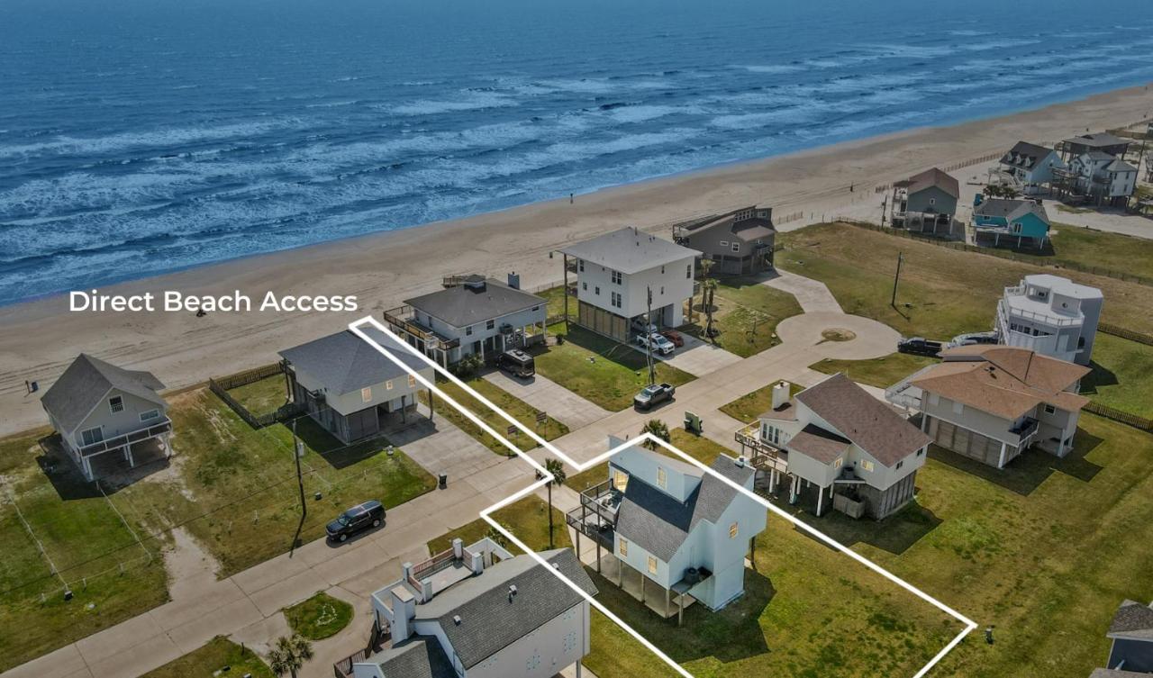New Cozy Chic Beachside Bungalow Steps To Beach — 4-Star Luxury Hotel in Galveston, United States