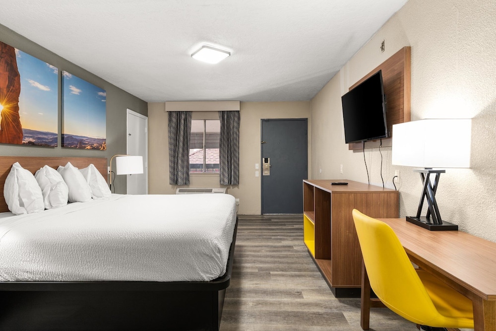 Extend A Suites Midtown Albuquerque - photo 3