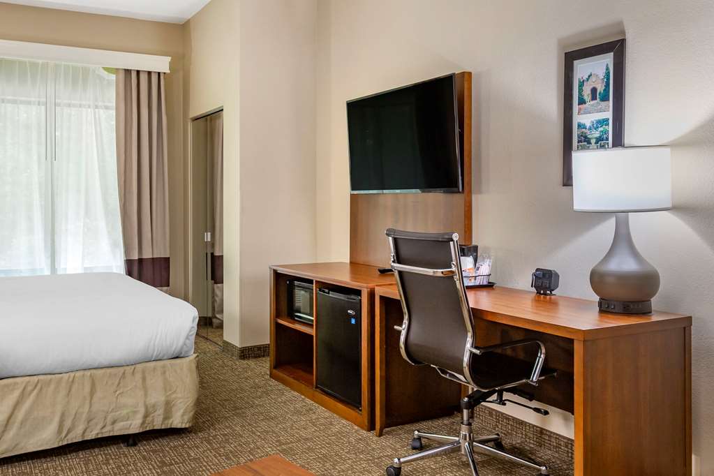 Comfort Suites Clayton Garner - photo 16