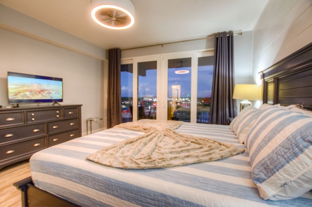 Laketown Wharf Resort by Aneliya's Rentals - photo 44