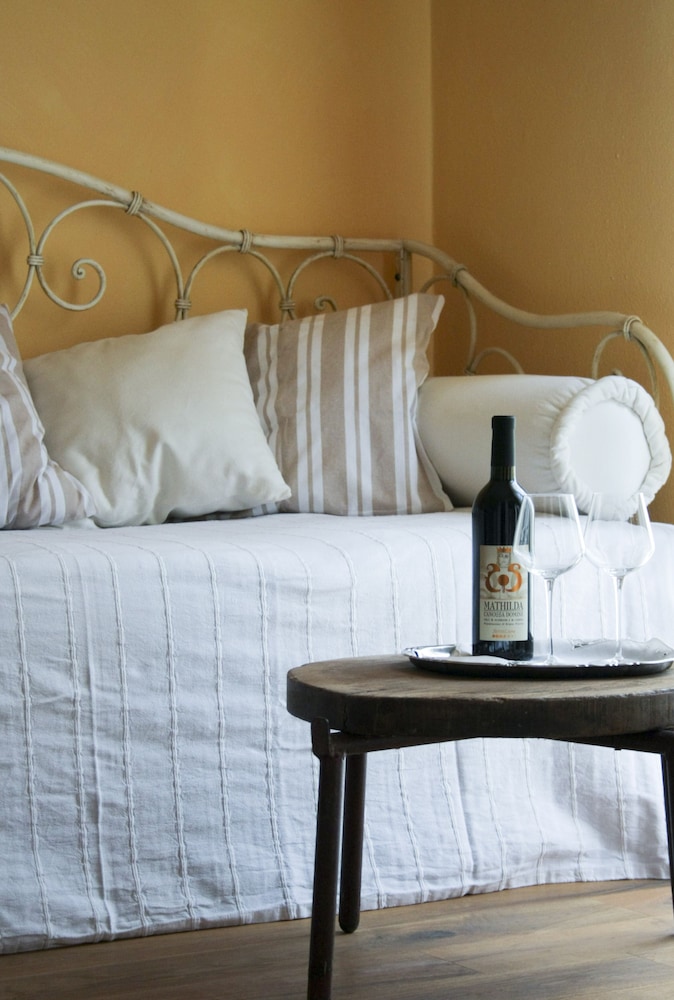 Agriturismo SetteLune — 4-Star Luxury Hotel in Bibbiano, Italy
