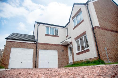 Beautiful 5 Bedroom House in Glasgow — 4-Star Luxury Hotel in Cambuslang, United Kingdom