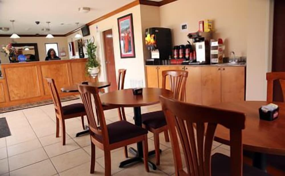 Express Inn and Suites - photo 38