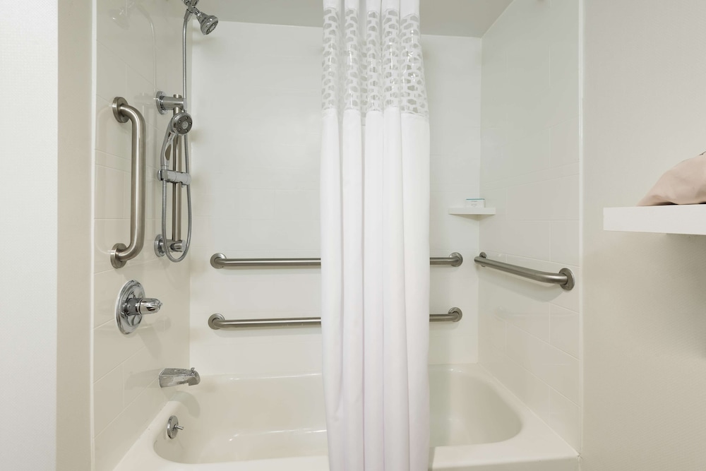 Hampton Inn White Plains Tarrytown - photo 16