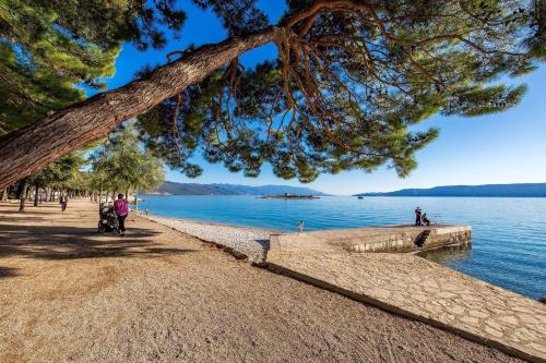 Die Appartements Glavas mit Loggia und Balkon für 3 Personen — 4-Star Luxury Hotel in Novi Vinodolski, Croatia