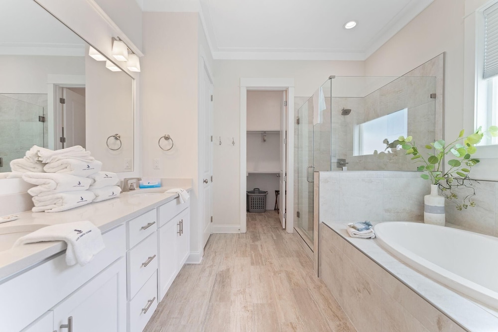 Summers Edge - carbon neutral hotel in Orange Beach