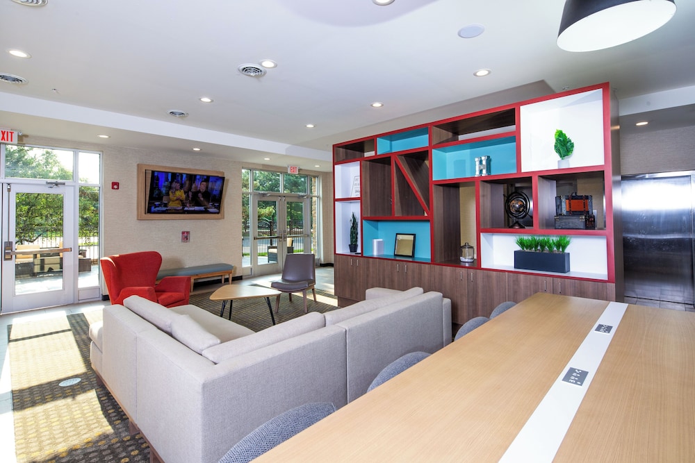 Holiday Inn & Suites Detroit Troy by IHG - photo 58