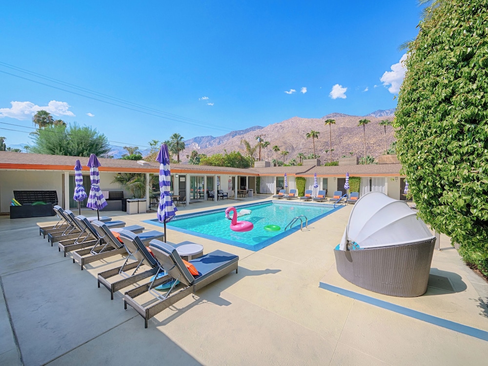 Little Paradise Hotel - photo 22