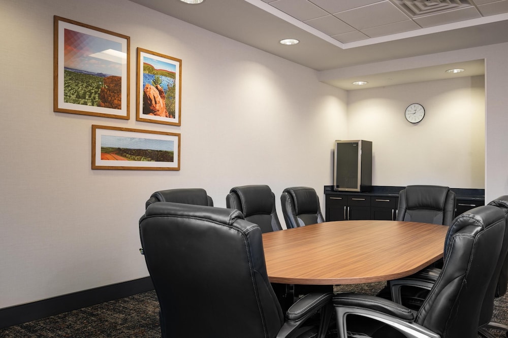 Hampton Inn & Suites La Crosse Downtown - photo 46