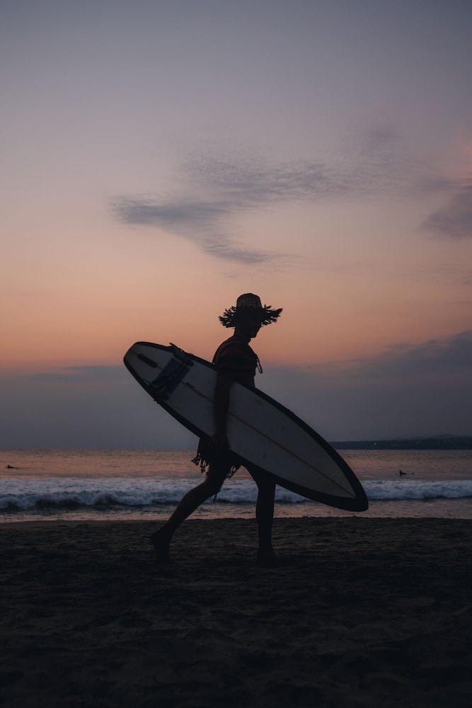Surfing/boogie boarding