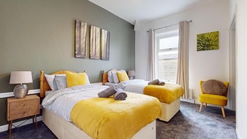 Modernised 3 bedroom Blackburn townhouse sleeps 6 — 4-Star Luxury Hotel in Rishton, United Kingdom
