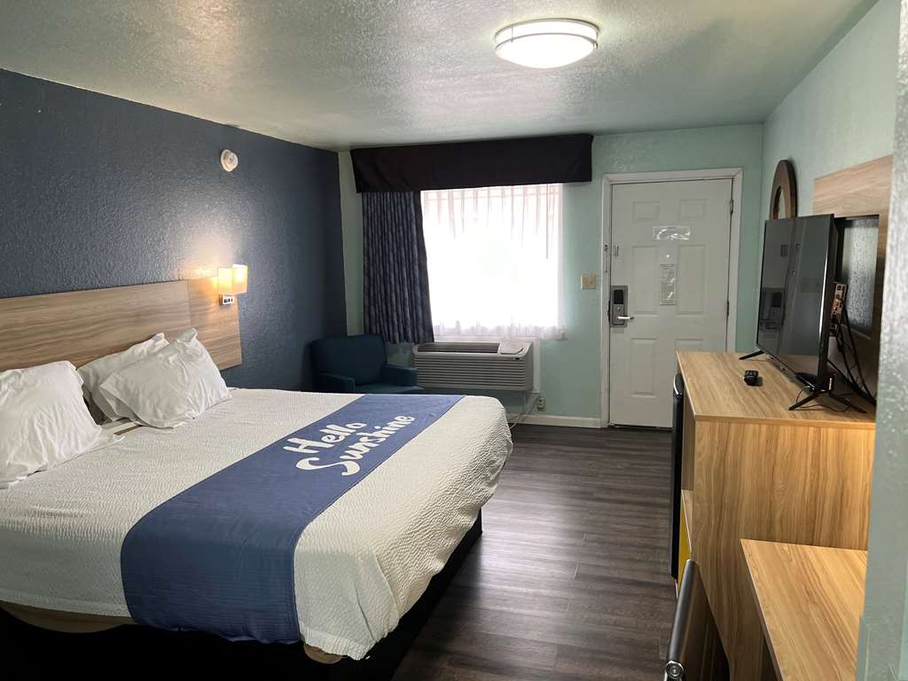 Days Inn by Wyndham Pratt - photo 13