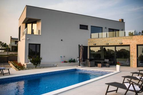 Villa EmMa Istria in Central Istria with sea view pool heating and underfloor heating — 4-Star Luxury Hotel in Fazana, Croatia
