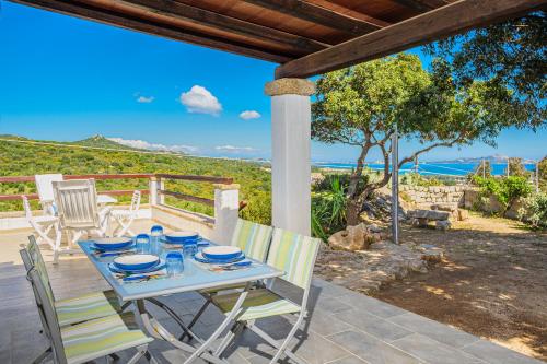 Casa Relax Vista mozzafiato — 4-Star Luxury Hotel in Cannigione, Italy