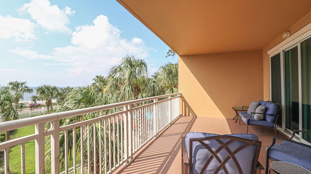 Legacy Towers I Deluxe in Gulfport, United States