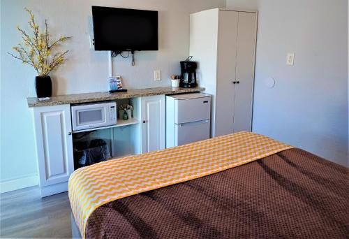 Johns Pass Beach Motel - photo 75