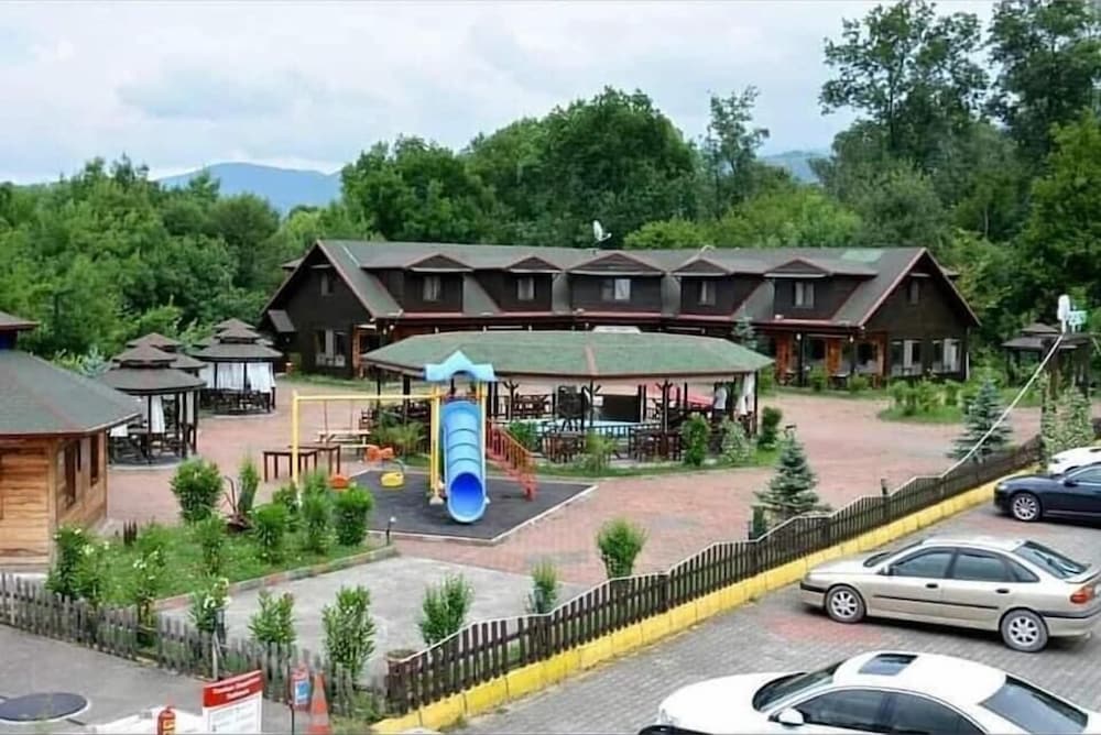 Huzur Park Otel — Gokcebey