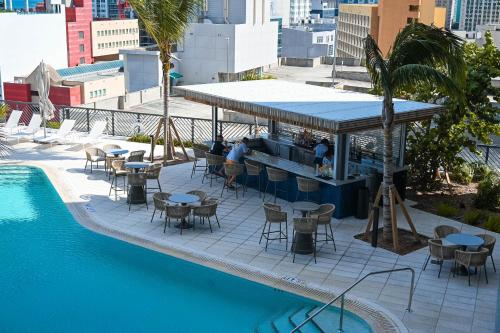 Glamorous Gale Miami Ocean View Balcony Resort & Spa - photo 14