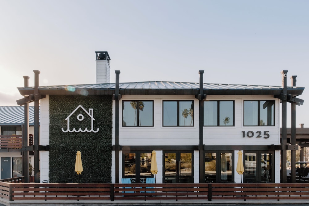 Lakehouse Resort - featured photo