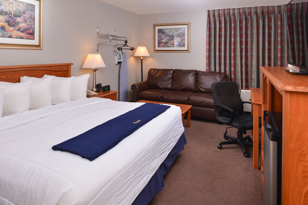 New Victorian Inn & Suites - photo 9