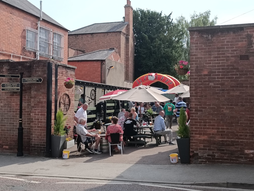 The Crown Hotel — hotel in Southwell