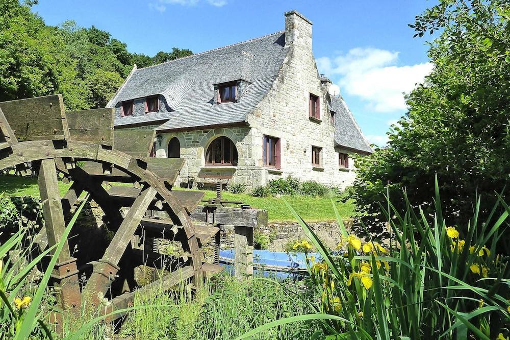 Mill in Brittany by River Aulne With Kayaks — 4-Star Luxury Hotel in Landeleau, France