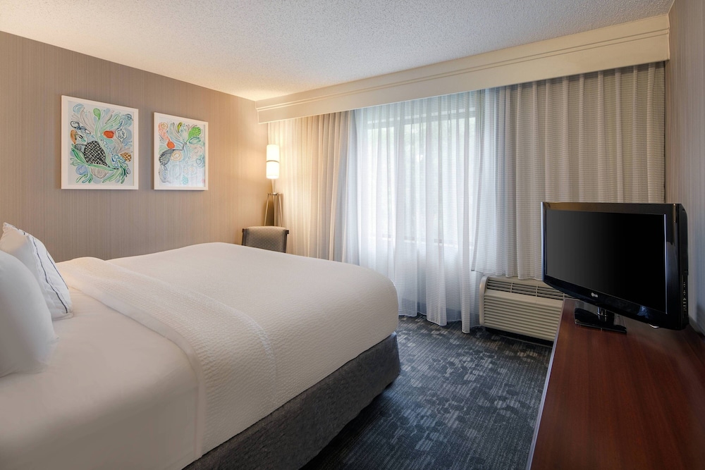 Courtyard by Marriott Grand Rapids Airport - photo 12