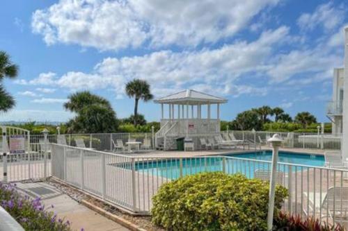 Atrium Condo Superior Sleeps 4 Guests 116 — 4-Star Luxury Hotel in Cape Canaveral, United States