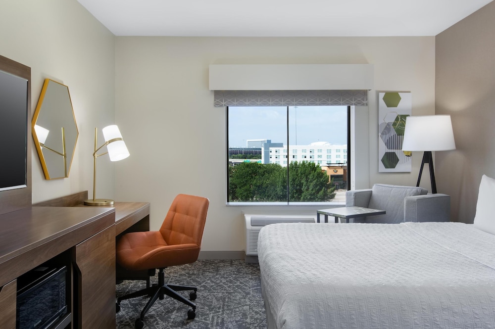 Hampton Inn & Suites Dallas Arlington N Entertainment Dist. - photo 10