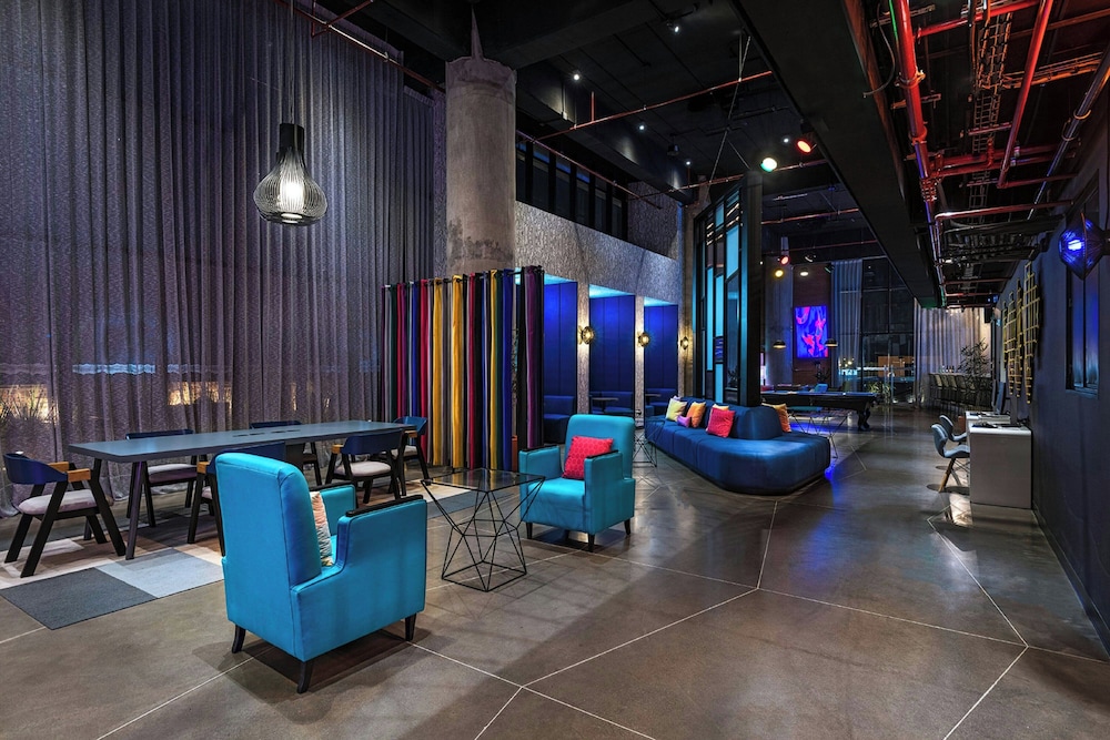 Lobby lounge