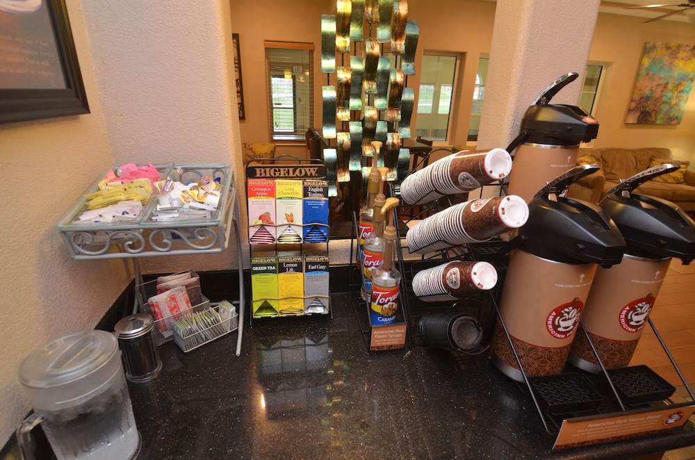 AmericInn by Wyndham Des Moines Airport - photo 6