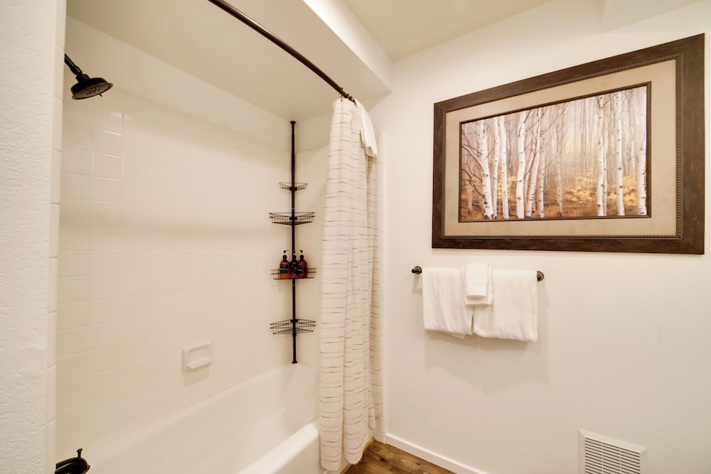 Snowcreek Resort Condo with Deck at Mammoth Mountain - photo 16