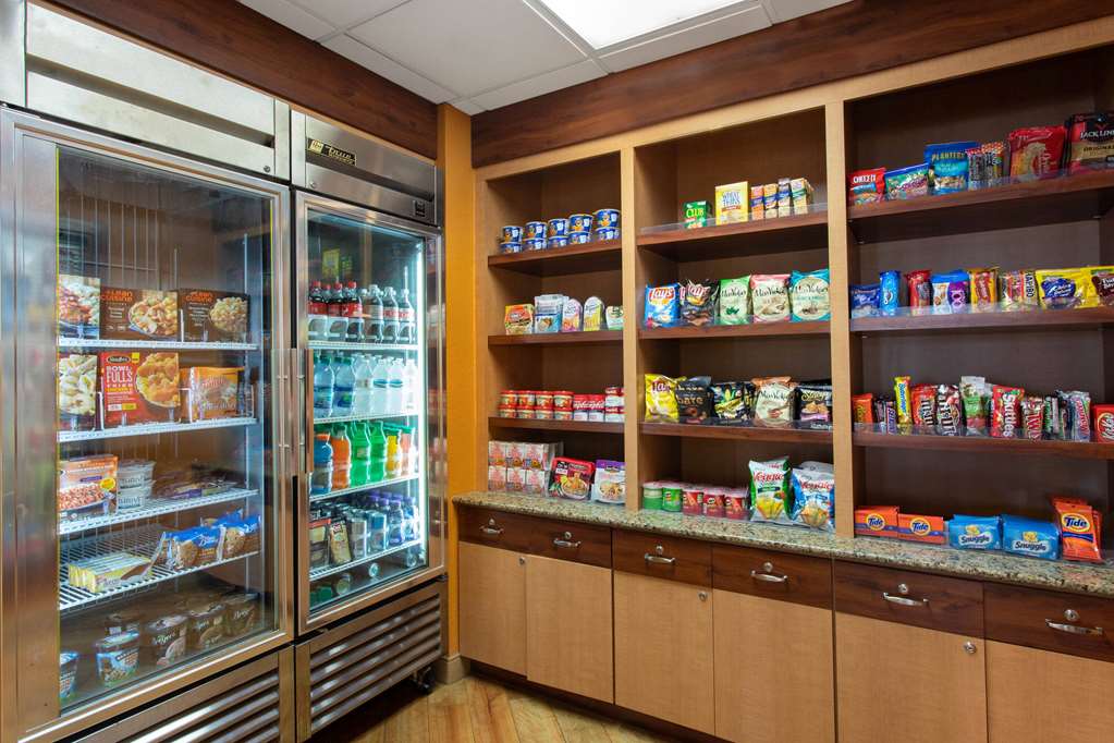 La Quinta Inn & Suites by Wyndham Jacksonville Butler Blvd - photo 41