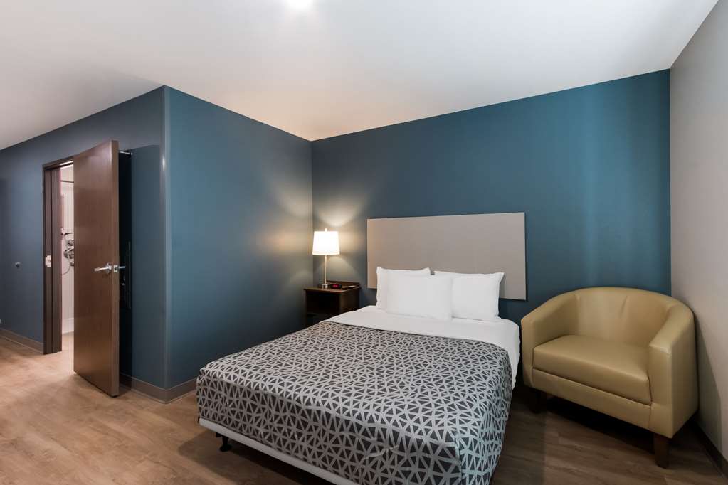 Woodspring Suites Chandler Airport - photo 20