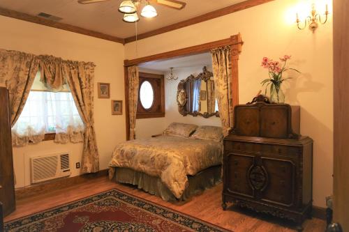 Mariposa Hotel Inn - photo 16