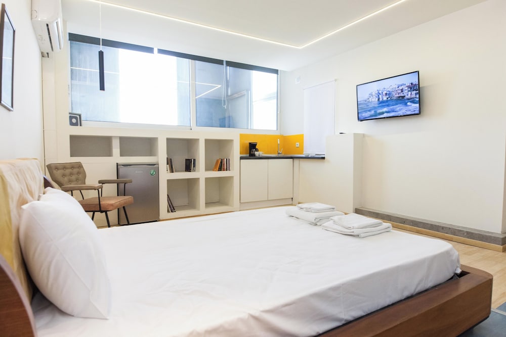 Minimalist Modern Nea Kifisia Studio — 4-Star Luxury Hotel in Kifisia, Greece