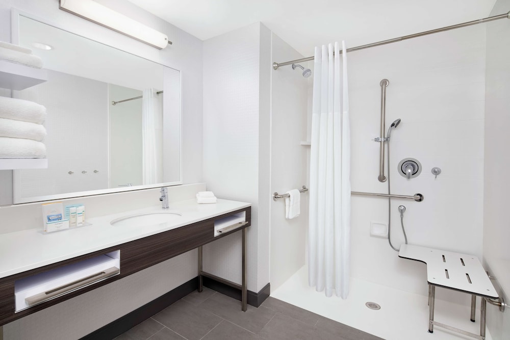 Hampton Inn Sikeston - photo 16