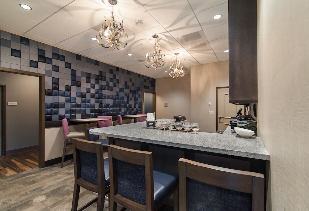 Hampton Inn Norwich - photo 63