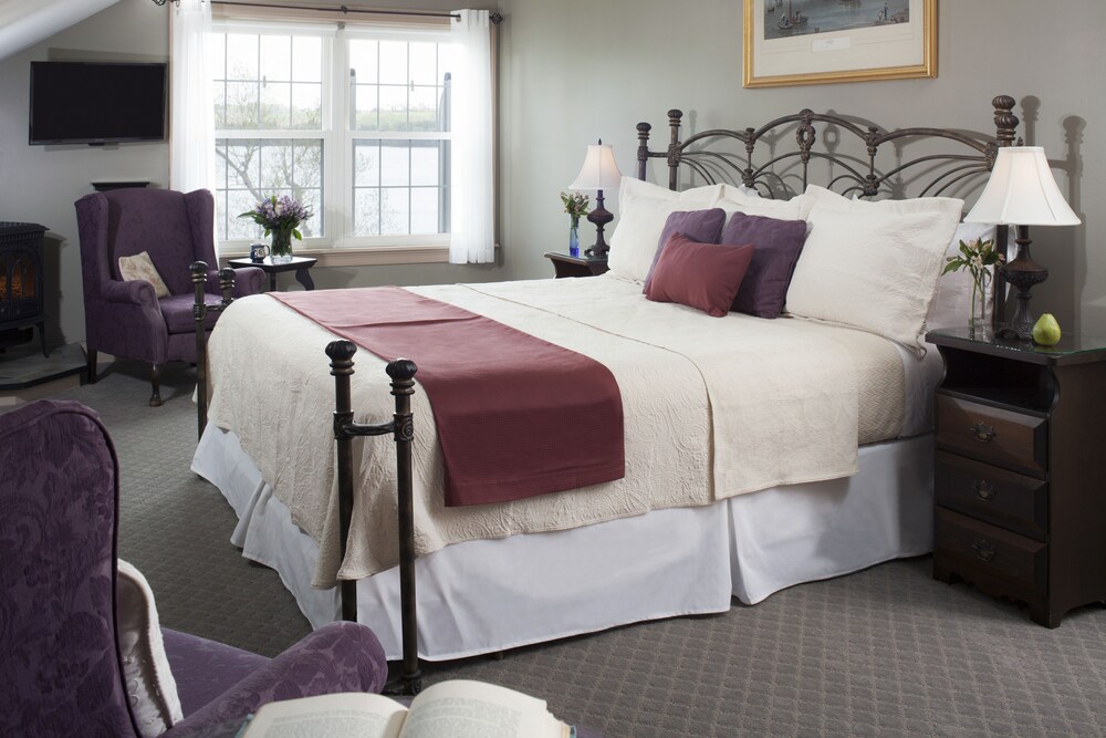 Wolf Cove Inn - photo 4